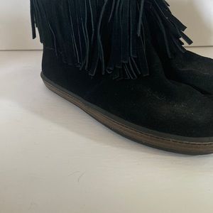 Aerosols, black leather moccasin fringe boot, size 6M